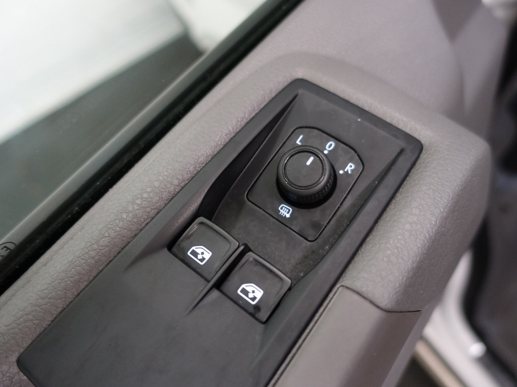 
Volkswagen Crafter 35 2.0 TDI Euro 6 L2H2 Highline 2x Schuifdeur, Navi, Camera, Ergocomfort vol									