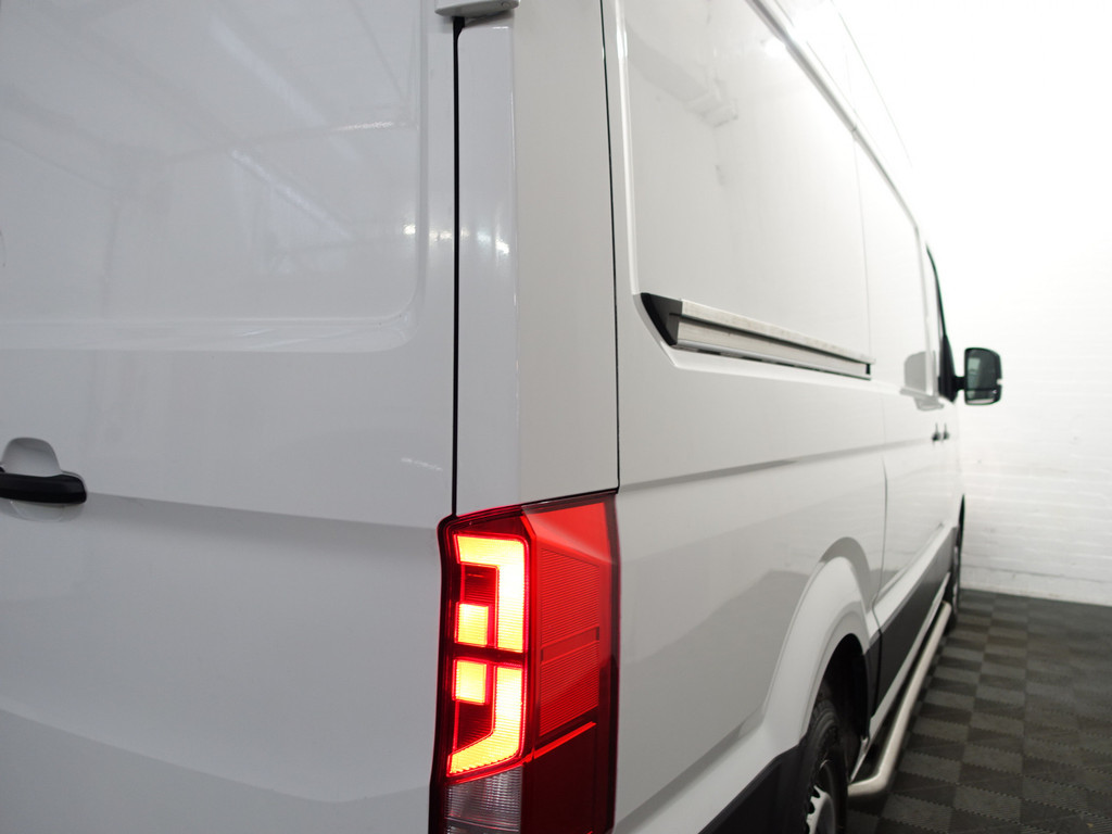 
Volkswagen Crafter 35 2.0 TDI Euro 6 L2H2 Highline 2x Schuifdeur, Navi, Camera, Ergocomfort vol									