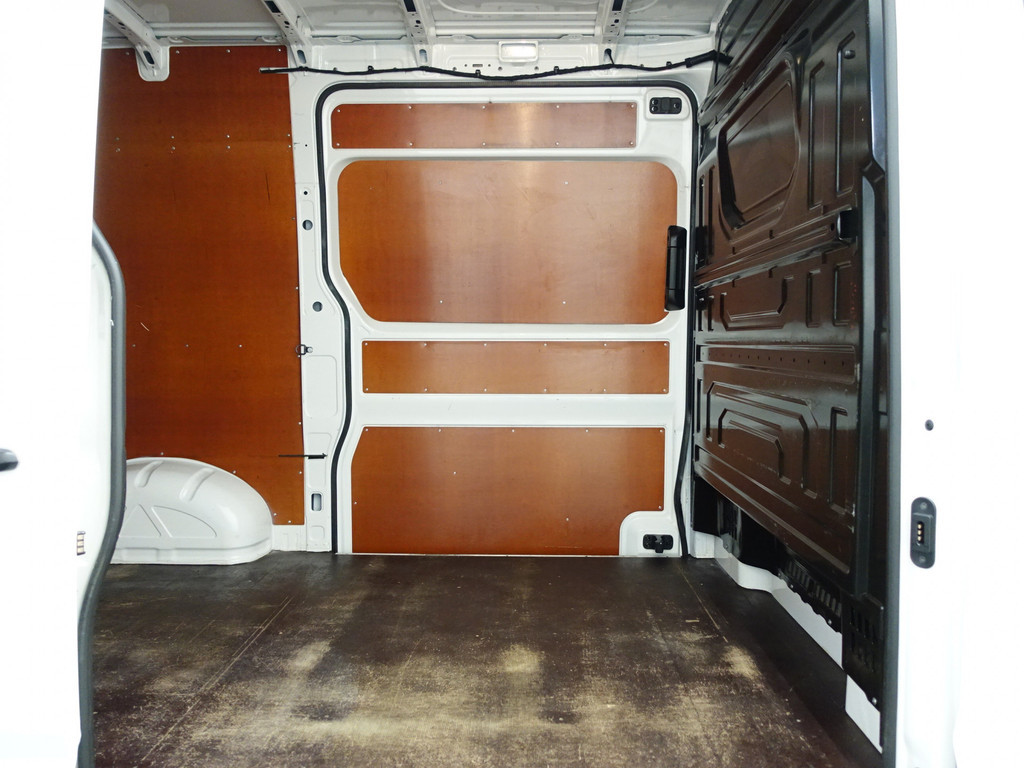 
Volkswagen Crafter 35 2.0 TDI Euro 6 L2H2 Highline 2x Schuifdeur, Navi, Camera, Ergocomfort vol									