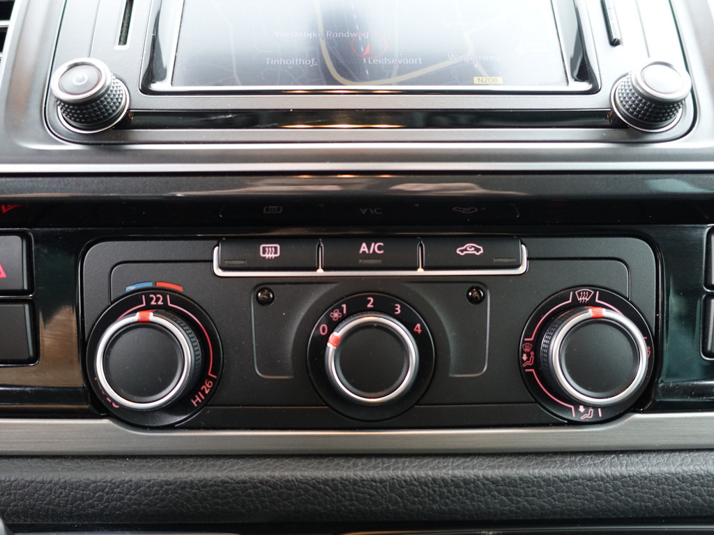 
Volkswagen Transporter 2.0 TDI Euro 6 L2 Highline+ Aut- Dubbele Cabine, 5/6 Pers, Xenon Led, Design Leder, Carplay, Park Assist vol									