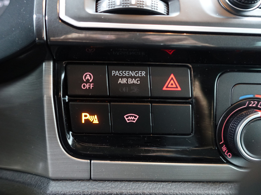 
Volkswagen Transporter 2.0 TDI Euro 6 L2 Highline+ Aut- Dubbele Cabine, 5/6 Pers, Xenon Led, Design Leder, Carplay, Park Assist vol									