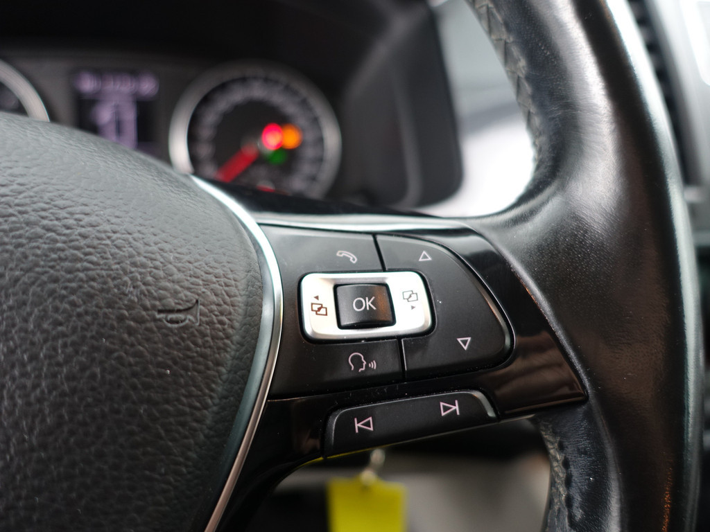 
Volkswagen Transporter 2.0 TDI Euro 6 L2 Highline+ Aut- Dubbele Cabine, 5/6 Pers, Xenon Led, Design Leder, Carplay, Park Assist vol									