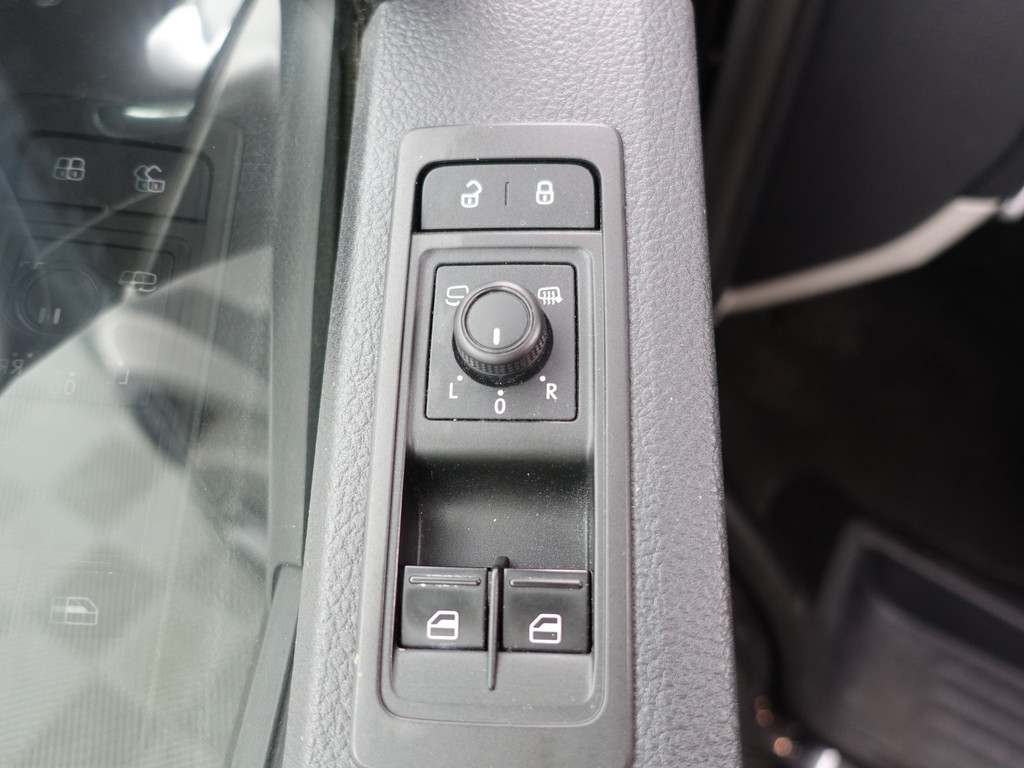 
Volkswagen Transporter 2.0 TDI Euro 6 L2 Highline+ Aut- Dubbele Cabine, 5/6 Pers, Xenon Led, Design Leder, Carplay, Park Assist vol									