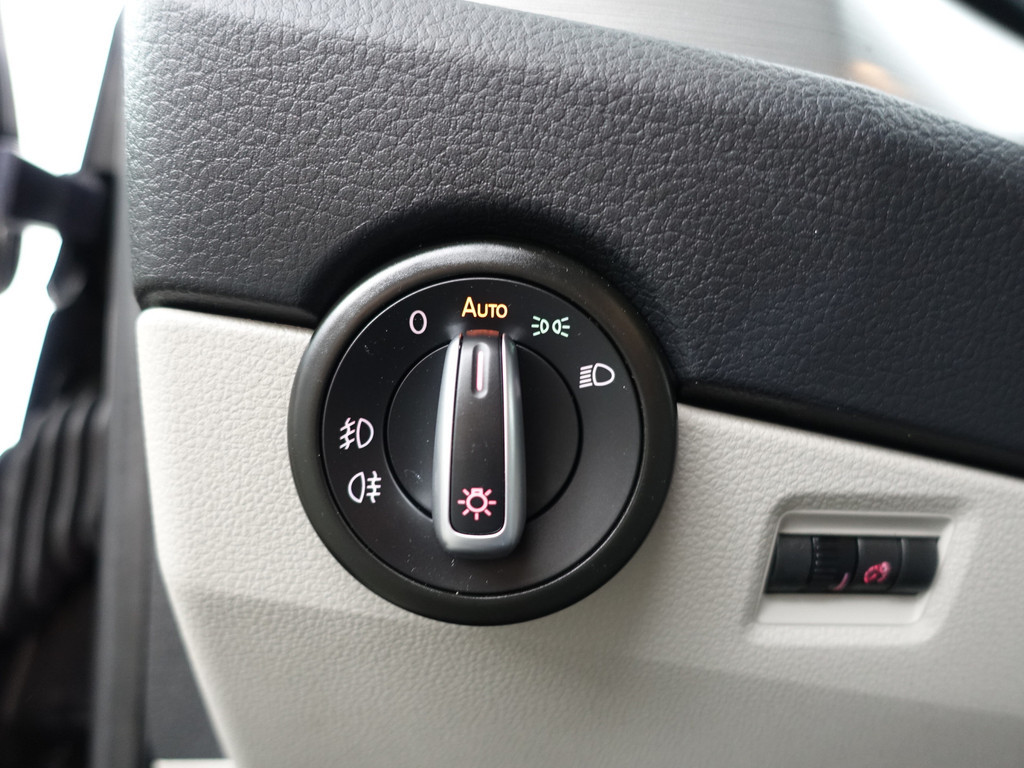 
Volkswagen Transporter 2.0 TDI Euro 6 L2 Highline+ Aut- Dubbele Cabine, 5/6 Pers, Xenon Led, Design Leder, Carplay, Park Assist vol									