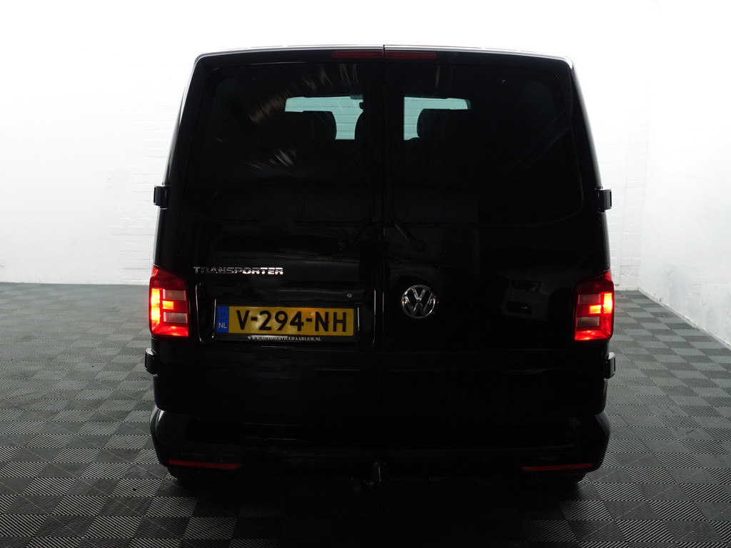 
Volkswagen Transporter 2.0 TDI Euro 6 L2 Highline+ Aut- Dubbele Cabine, 5/6 Pers, Xenon Led, Design Leder, Carplay, Park Assist vol									