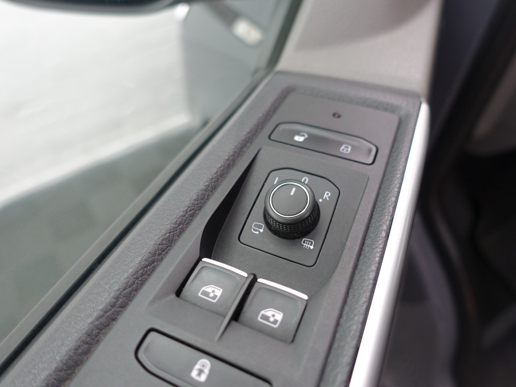 
								Volkswagen Transporter 2.0 TDI Euro 6 L2 Bulli Aut- Dubbele Cabine, 6 Pers, Xenon Led, Virtual Cockpit, Nardo Grey, Ada Cruise vol									