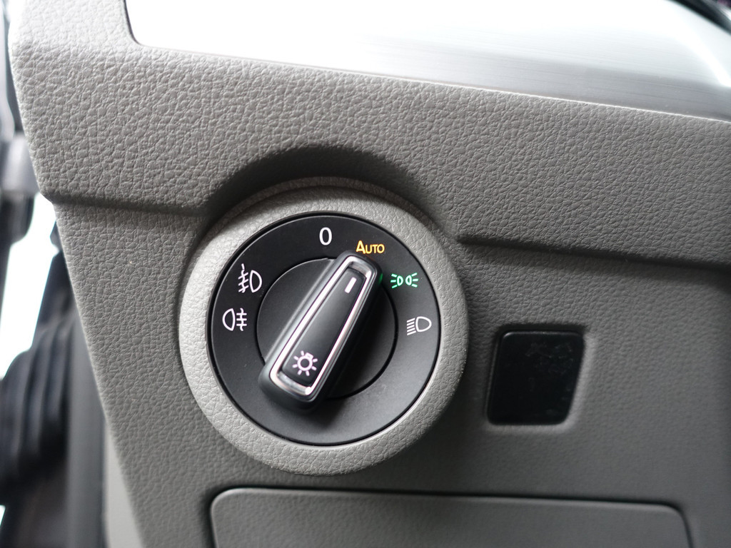 
								Volkswagen Transporter 2.0 TDI Euro 6 L2 Bulli Aut- Dubbele Cabine, 6 Pers, Xenon Led, Virtual Cockpit, Nardo Grey, Ada Cruise vol									