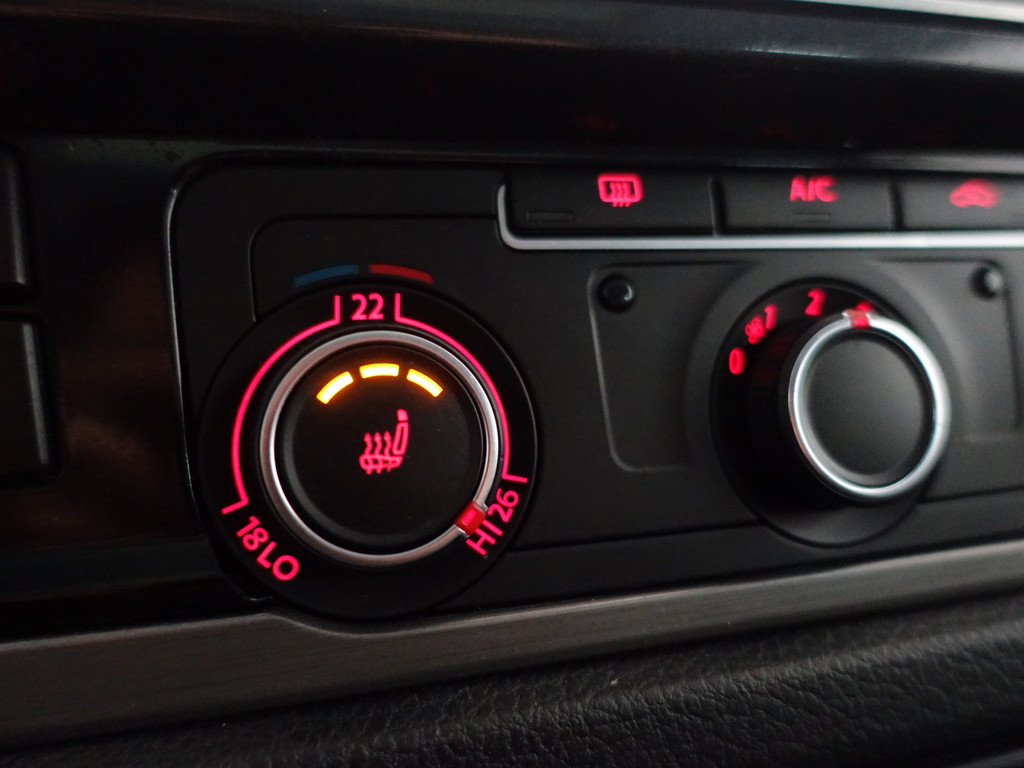 
Volkswagen Transporter 2.0 TDI Euro 6 L2 Highline+ Aut- Dubbele Cabine, 2x Schuifdeur, Schuifdak, Xenon Led, Custom Leder, Carplay vol									