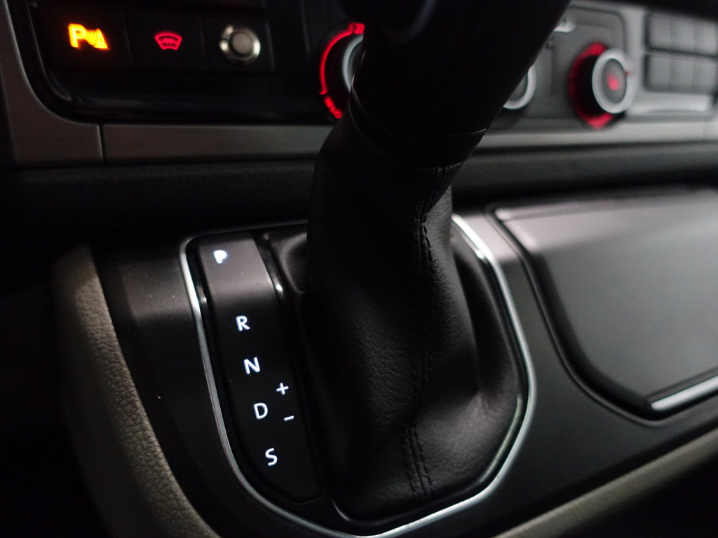 
Volkswagen Transporter 2.0 TDI Euro 6 L2 Highline+ Aut- Dubbele Cabine, 2x Schuifdeur, Schuifdak, Xenon Led, Custom Leder, Carplay vol									