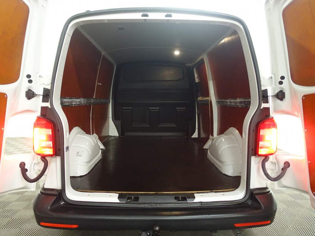 
Volkswagen Transporter 2.0 TDI Euro 6 L2 Comfortline- 3 Pers, Navi, Trekhaak, Clima, Cruise, Bluetooth Audio vol									