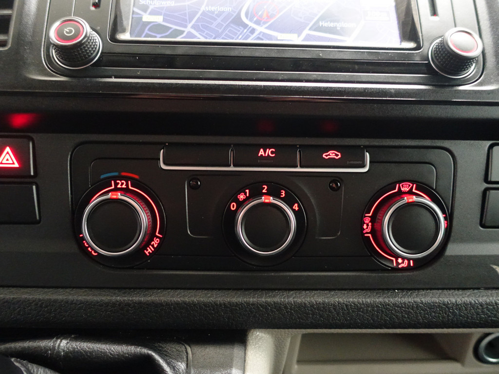 
Volkswagen Transporter 2.0 TDI Euro 6 L2 Comfortline- 3 Pers, Navi, Trekhaak, Clima, Cruise, Bluetooth Audio vol									