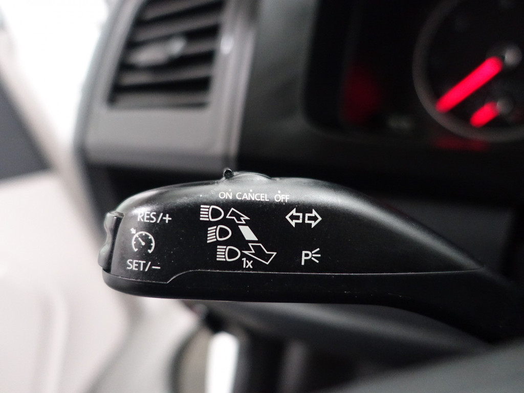 
Volkswagen Transporter 2.0 TDI Euro 6 L2 Comfortline- 3 Pers, Navi, Trekhaak, Clima, Cruise, Bluetooth Audio vol									