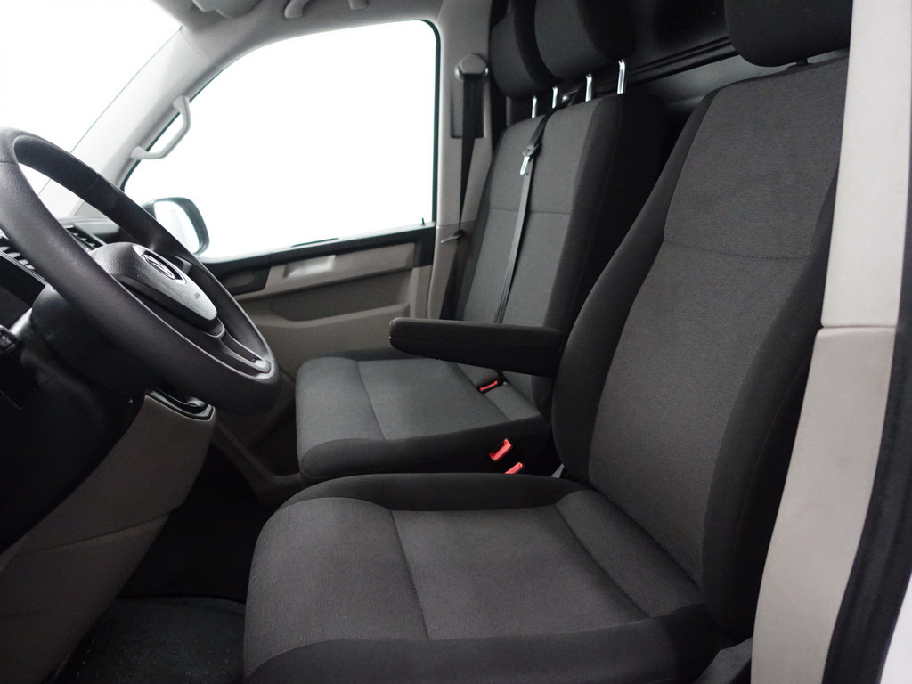 
Volkswagen Transporter 2.0 TDI Euro 6 L2 Comfortline- 3 Pers, Navi, Trekhaak, Clima, Cruise, Bluetooth Audio vol									