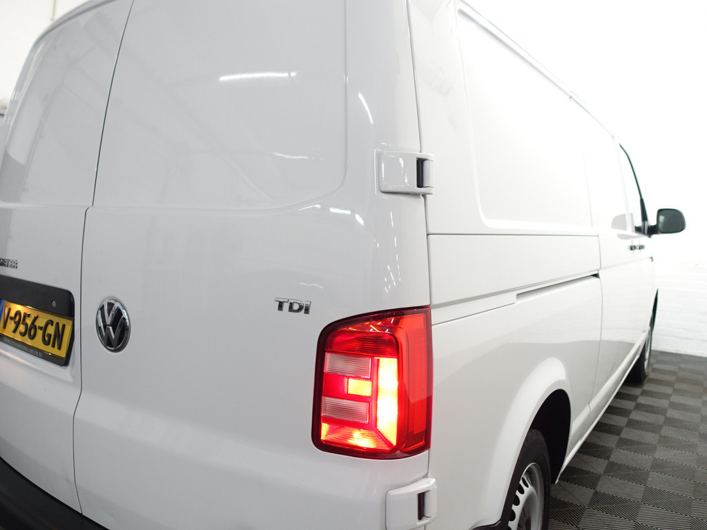 
Volkswagen Transporter 2.0 TDI Euro 6 L2 Comfortline- 3 Pers, Navi, Trekhaak, Clima, Cruise, Bluetooth Audio vol									