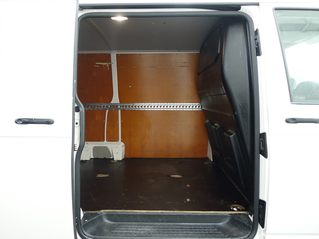 
Volkswagen Transporter 2.0 TDI Euro 6 L2 Comfortline- 3 Pers, Navi, Trekhaak, Clima, Cruise, Bluetooth Audio vol									