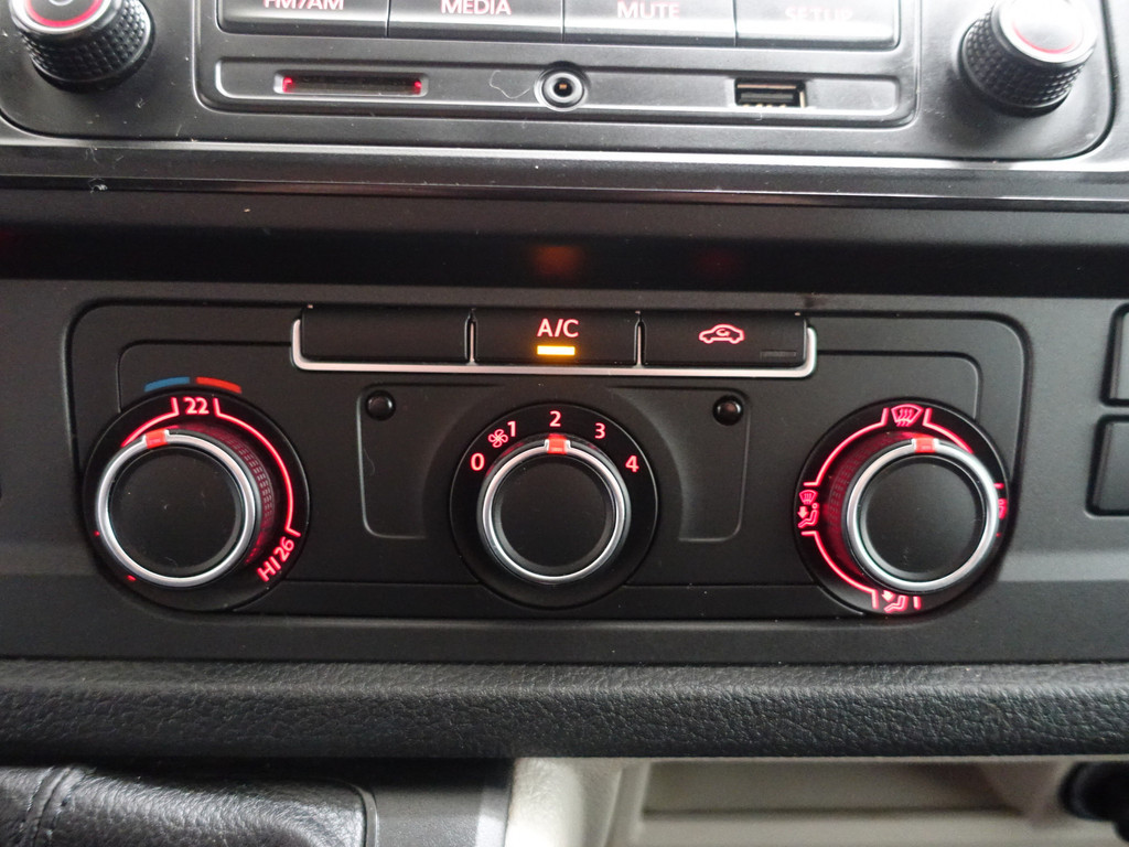 
								Volkswagen Transporter 2.0 TDI Euro 6 L2 Comfortline- Trekhaak, Cruise, Airco, Elek Pakket, Grijs Kenteken vol									