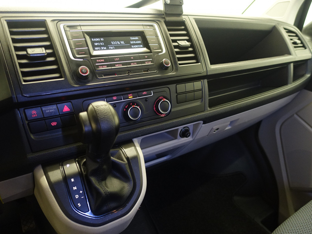 
Volkswagen Transporter 2.0 TDI L2 Highline Aut- Park Assist, Trekhaak, Cruise, Clima vol									