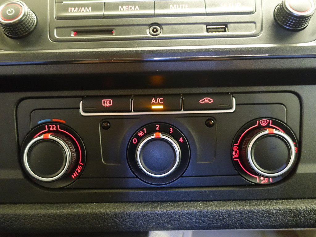 
Volkswagen Transporter 2.0 TDI L2 Highline Aut- Park Assist, Trekhaak, Cruise, Clima vol									