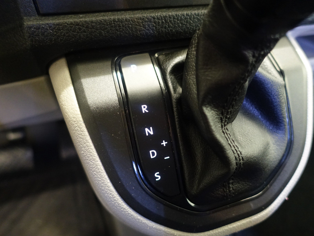 
Volkswagen Transporter 2.0 TDI L2 Highline Aut- Park Assist, Trekhaak, Cruise, Clima vol									