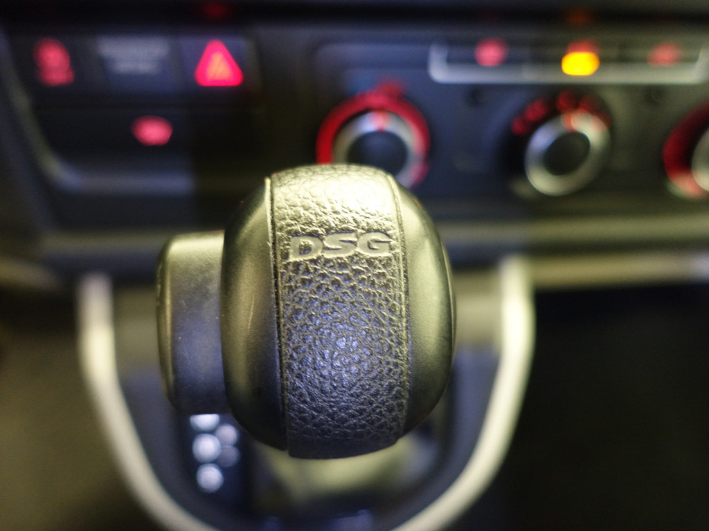 
Volkswagen Transporter 2.0 TDI L2 Highline Aut- Park Assist, Trekhaak, Cruise, Clima vol									