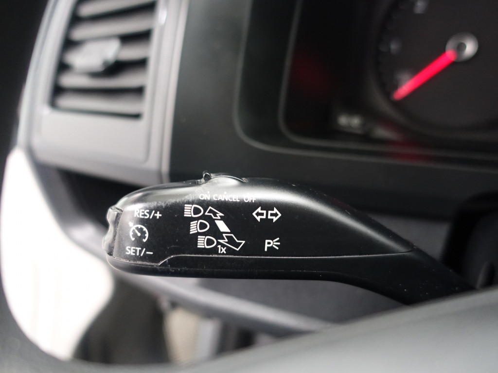 
Volkswagen Transporter 2.0 TDI L2 Highline Aut- Park Assist, Trekhaak, Cruise, Clima vol									