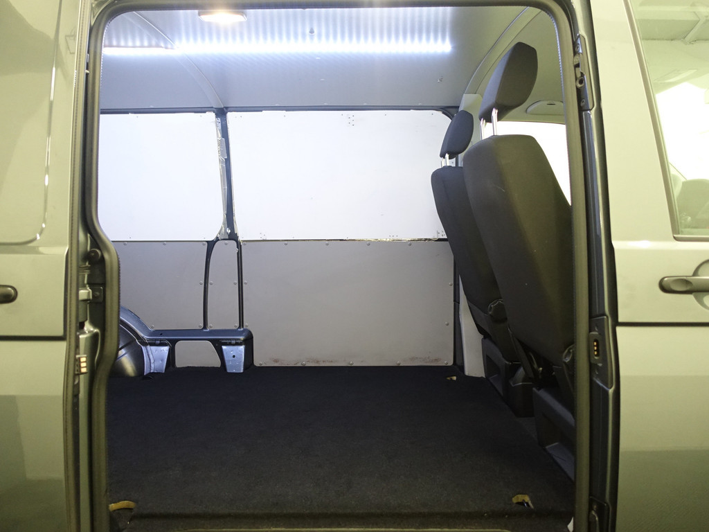 
Volkswagen Transporter 2.0 TDI L2 Highline Aut- Park Assist, Trekhaak, Cruise, Clima vol									