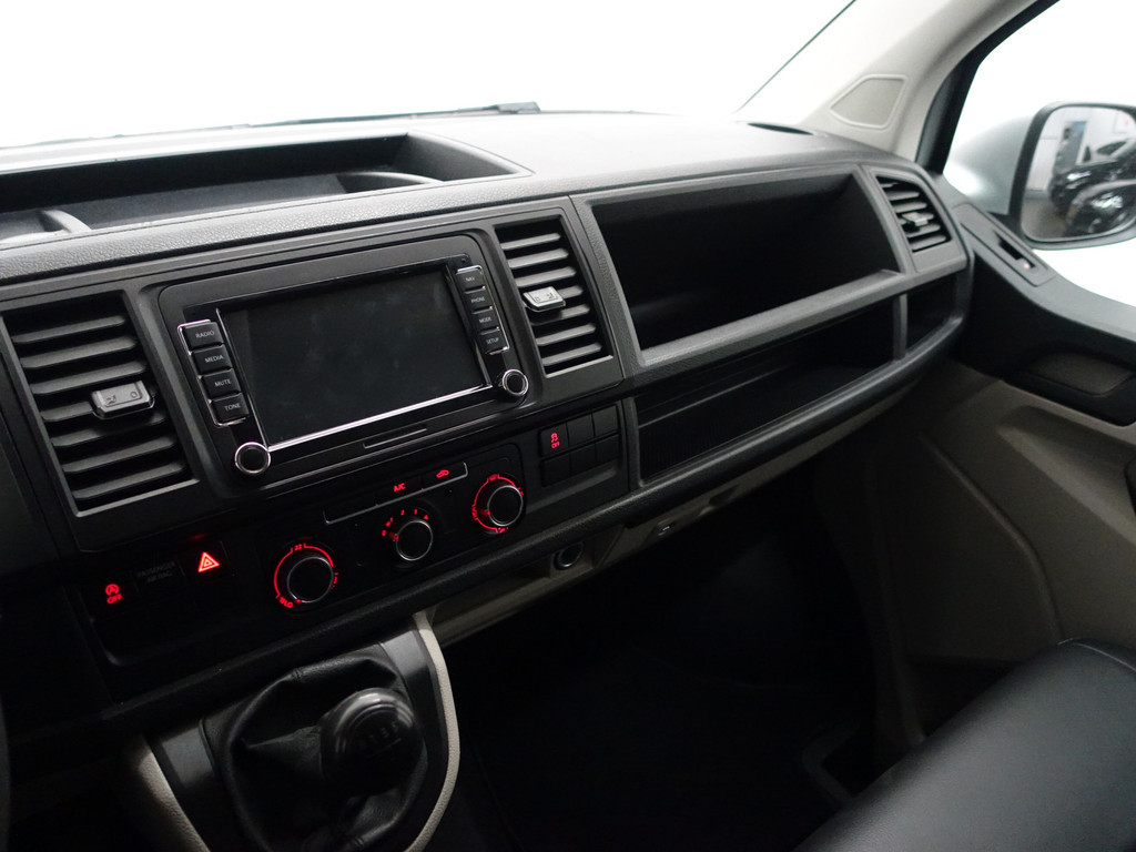 
Volkswagen Transporter 2.0 TDI Euro 6 L1 R-Line+ Two-Tone, Luxury Leder, Clima, Cruise, Grijs kenteken vol									