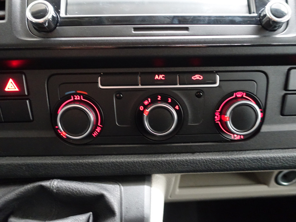 
Volkswagen Transporter 2.0 TDI Euro 6 L1 R-Line+ Two-Tone, Luxury Leder, Clima, Cruise, Grijs kenteken vol									