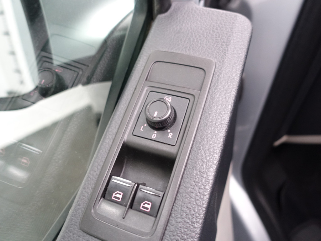 
Volkswagen Transporter 2.0 TDI Euro 6 L1 R-Line+ Two-Tone, Luxury Leder, Clima, Cruise, Grijs kenteken vol									