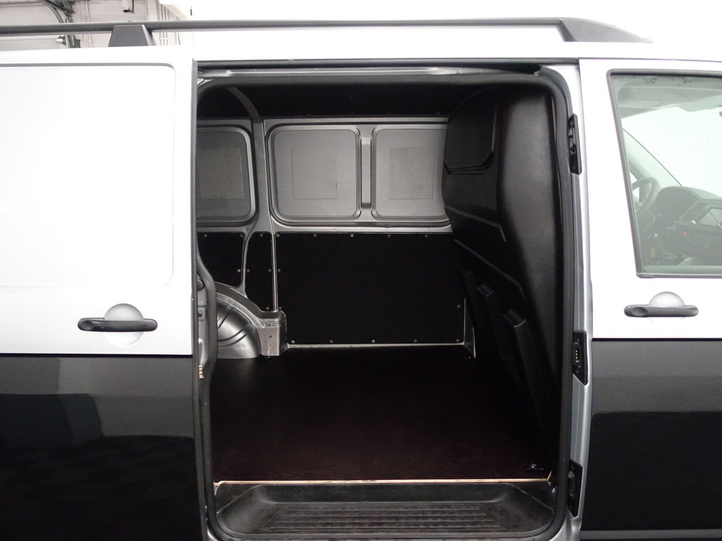 
Volkswagen Transporter 2.0 TDI Euro 6 L1 R-Line+ Two-Tone, Luxury Leder, Clima, Cruise, Grijs kenteken vol									
