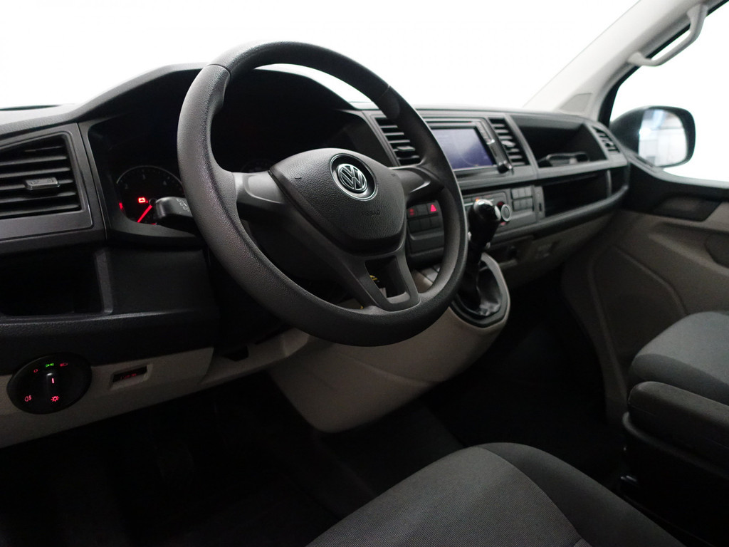 
Volkswagen Transporter 2.0 TDI Euro 6 L1 Highline – Carplay, Navi, Cruise, Clima, Grijs Kenteken vol									