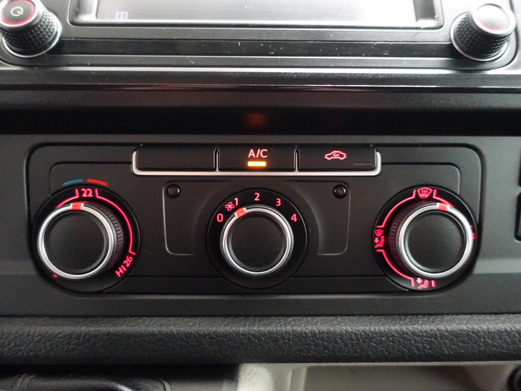 
Volkswagen Transporter 2.0 TDI Euro 6 L1 Highline – Carplay, Navi, Cruise, Clima, Grijs Kenteken vol									