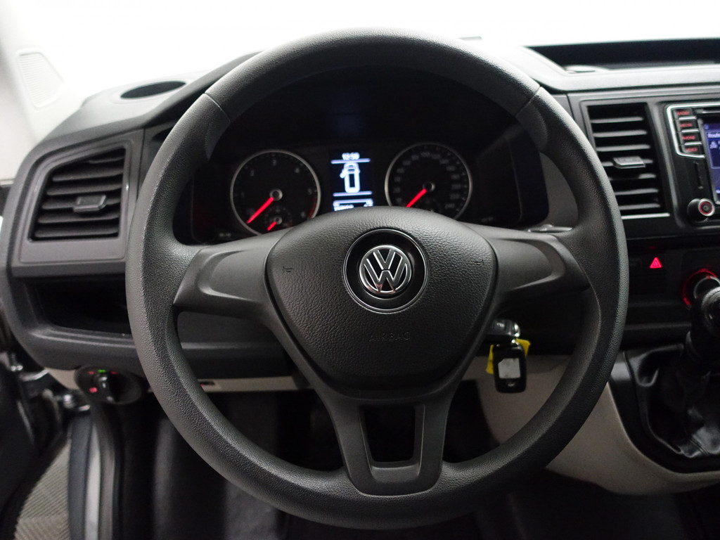 
Volkswagen Transporter 2.0 TDI Euro 6 L1 Highline – Carplay, Navi, Cruise, Clima, Grijs Kenteken vol									
