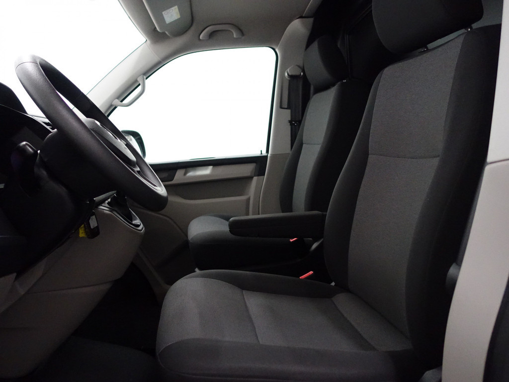 
Volkswagen Transporter 2.0 TDI Euro 6 L1 Highline – Carplay, Navi, Cruise, Clima, Grijs Kenteken vol									