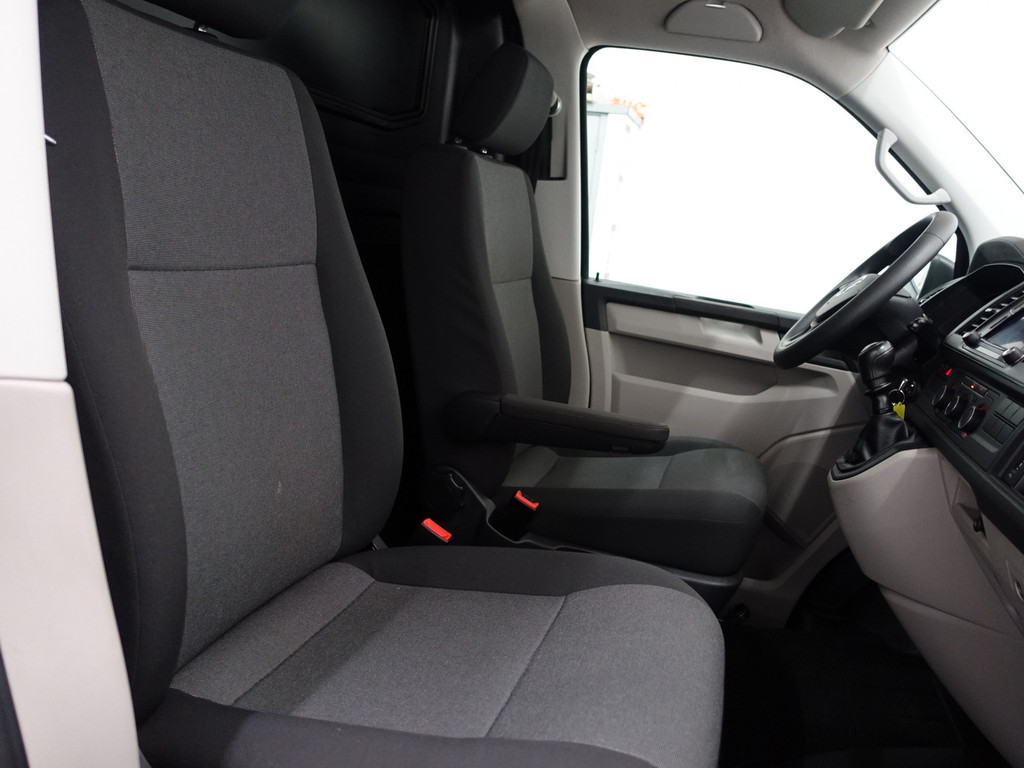 
Volkswagen Transporter 2.0 TDI Euro 6 L1 Highline – Carplay, Navi, Cruise, Clima, Grijs Kenteken vol									