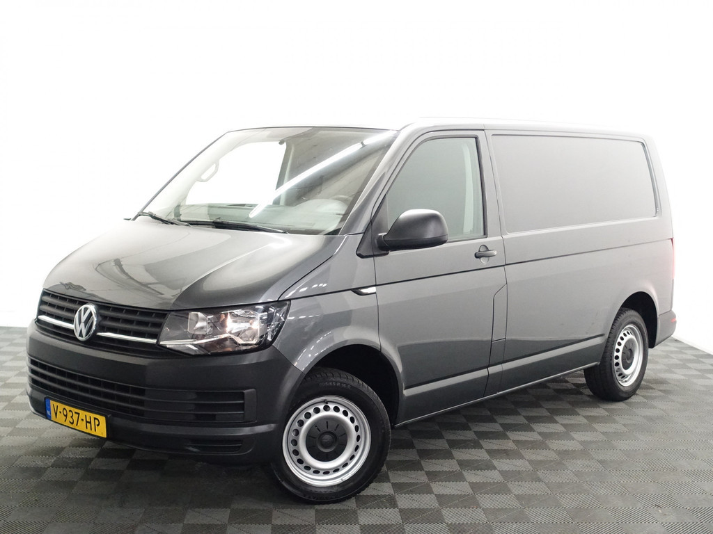 
Volkswagen Transporter 2.0 TDI Euro 6 L1 Highline – Carplay, Navi, Cruise, Clima, Grijs Kenteken vol									