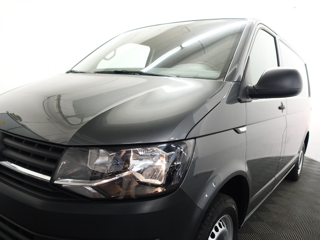 
Volkswagen Transporter 2.0 TDI Euro 6 L1 Highline – Carplay, Navi, Cruise, Clima, Grijs Kenteken vol									
