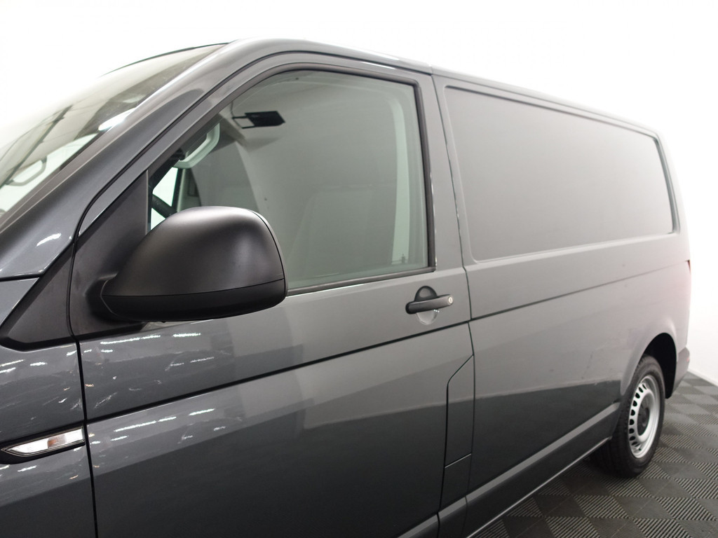
Volkswagen Transporter 2.0 TDI Euro 6 L1 Highline – Carplay, Navi, Cruise, Clima, Grijs Kenteken vol									