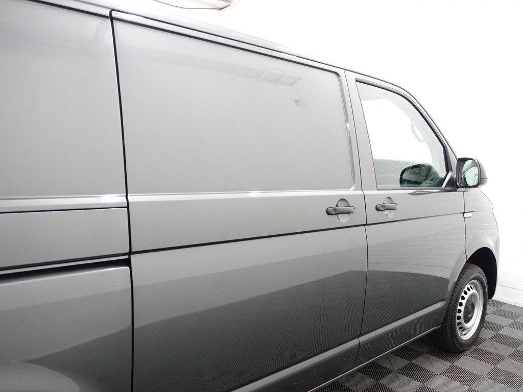 
Volkswagen Transporter 2.0 TDI Euro 6 L1 Highline – Carplay, Navi, Cruise, Clima, Grijs Kenteken vol									
