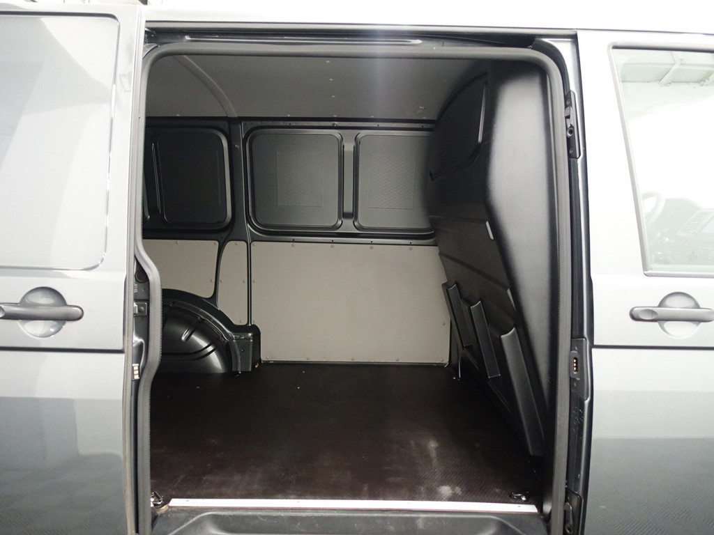 
Volkswagen Transporter 2.0 TDI Euro 6 L1 Highline – Carplay, Navi, Cruise, Clima, Grijs Kenteken vol									