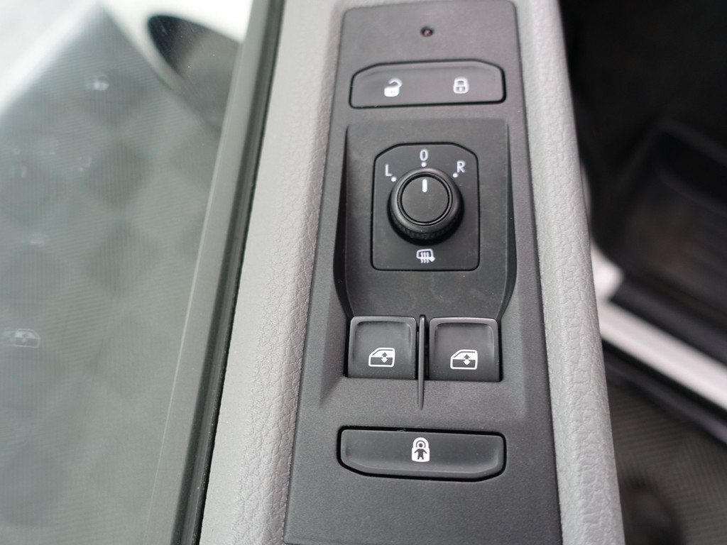 
Volkswagen Transporter 2.0 TDI Euro 6 150Pk L2 Bulli R-line+ Aut- Dubbele Cabine, 6 Pers, 2x Schuifdeur, CarPlay, Park Assist vol									