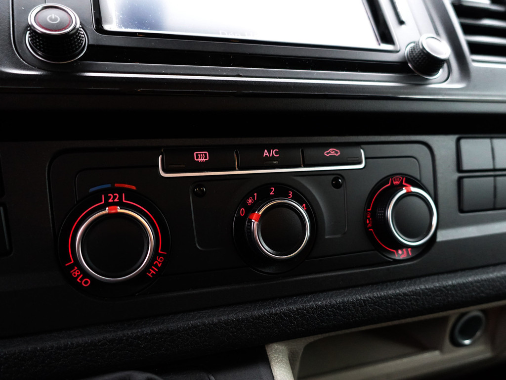 
Volkswagen Transporter 2.0 TDI Euro 6 L2 Highline- Dubbele Cabine, 4/5 Pers, Carplay, Park Assist, Navi, Cruise, Trekhaak vol									