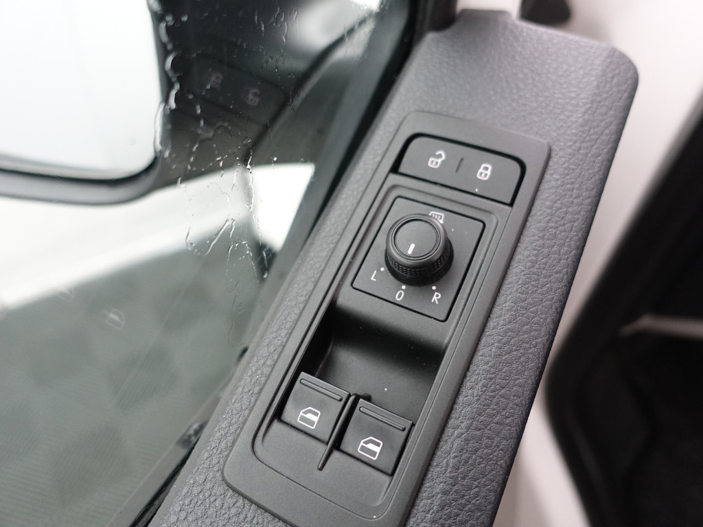 
Volkswagen Transporter 2.0 TDI Euro 6 L2 Highline- Dubbele Cabine, 4/5 Pers, Carplay, Park Assist, Navi, Cruise, Trekhaak vol									