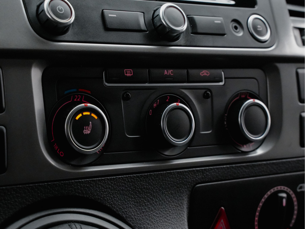 
								Volkswagen Transporter 2.0 TDI 180Pk 4Motion Highline Aut- 3 Pers, Sport Leder, Camera, Clima, Stoelverwarming, Cabine Ventilatie vol									