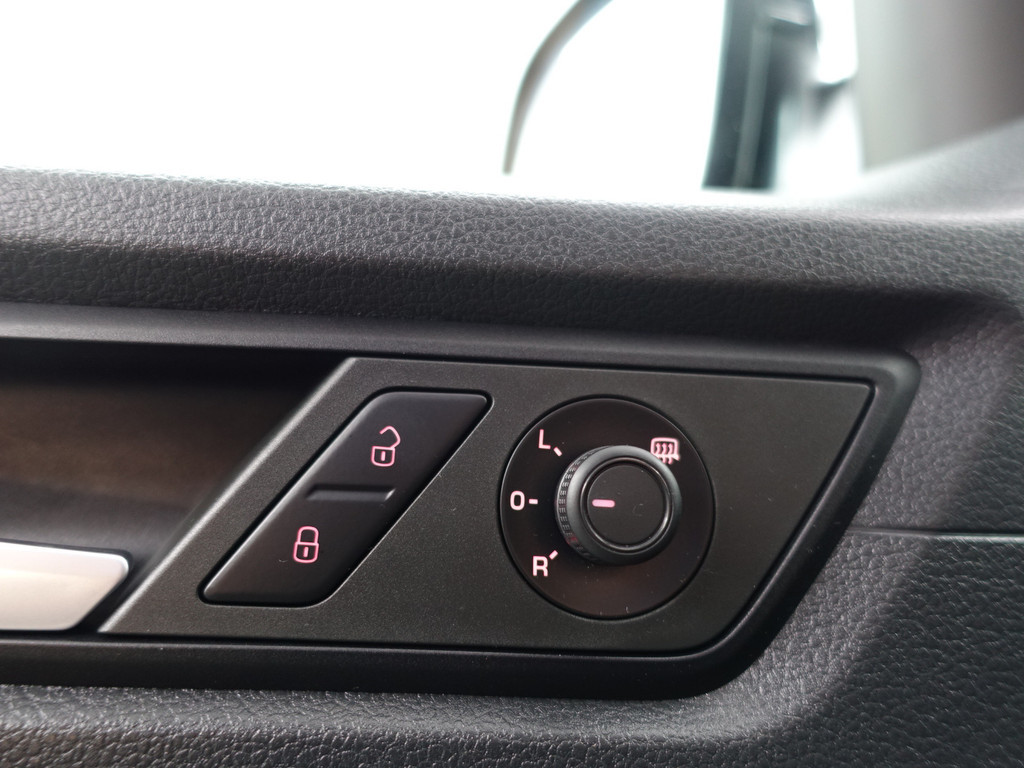 
								Volkswagen Caddy 2.0 TDI Euro 6 L1 R-Line+ Sport Leder, Clima, Mf Stuur, Bluetooth, Trekhaak vol									