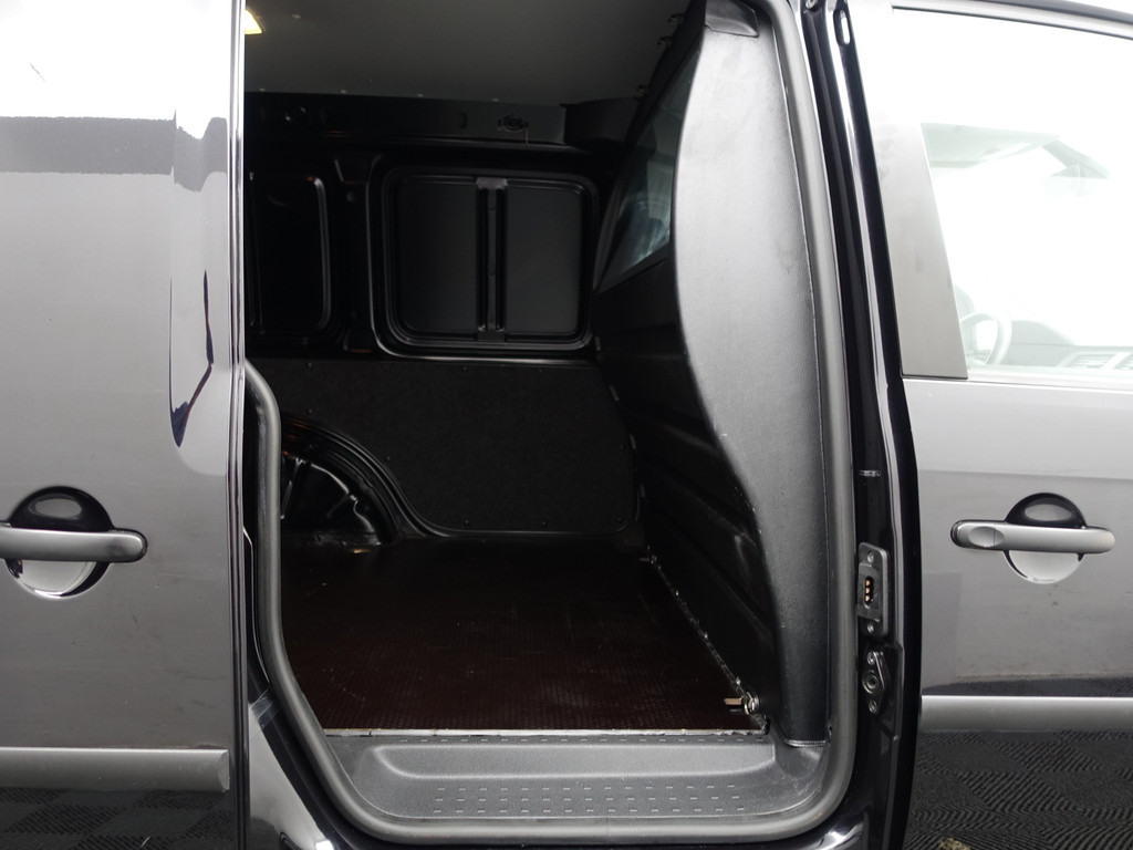 
								Volkswagen Caddy 2.0 TDI Euro 6 L1 R-Line+ Sport Leder, Clima, Mf Stuur, Bluetooth, Trekhaak vol									