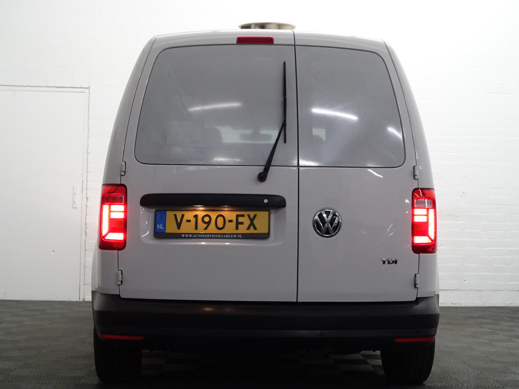 
								Volkswagen Caddy 2.0 TDI Euro 6 Comfortline- RVS Kastinrichting, Carplay, Navi, Clima, Cruise, Grijs kenteken vol									
