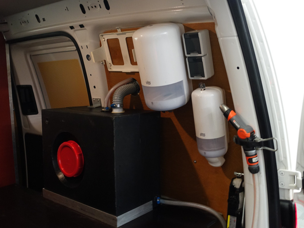 
								Volkswagen Caddy 2.0 TDI Euro 6 Comfortline- RVS Kastinrichting, Carplay, Navi, Clima, Cruise, Grijs kenteken vol									