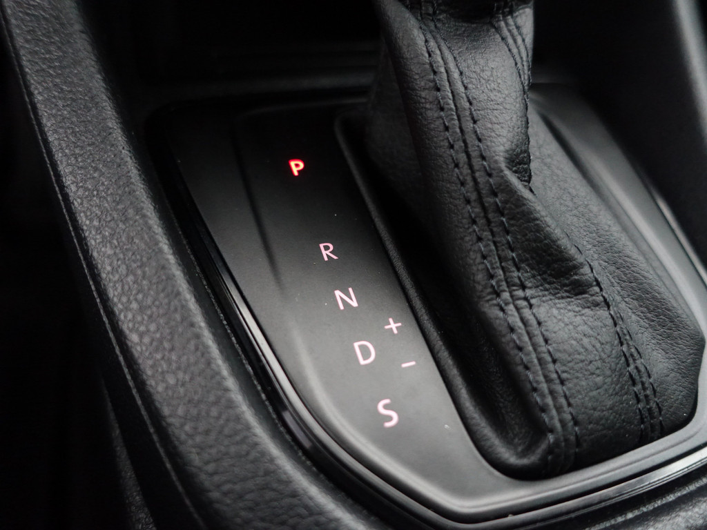 
								Volkswagen Caddy Maxi 2.0 TDI Euro 6 L2 R-line Brembo Aut- Treeplanken, Cruise, Clima, Park Assist, Led vol									