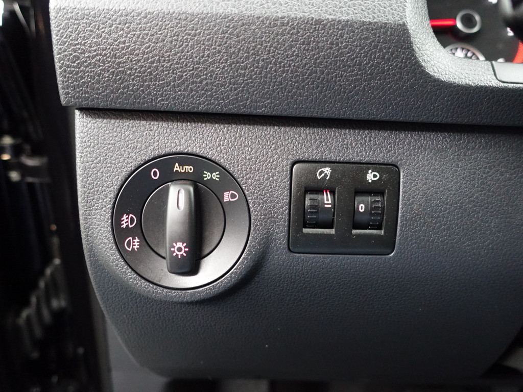 
								Volkswagen Caddy Maxi 2.0 TDI Euro 6 L2 R-line Brembo Aut- Treeplanken, Cruise, Clima, Park Assist, Led vol									